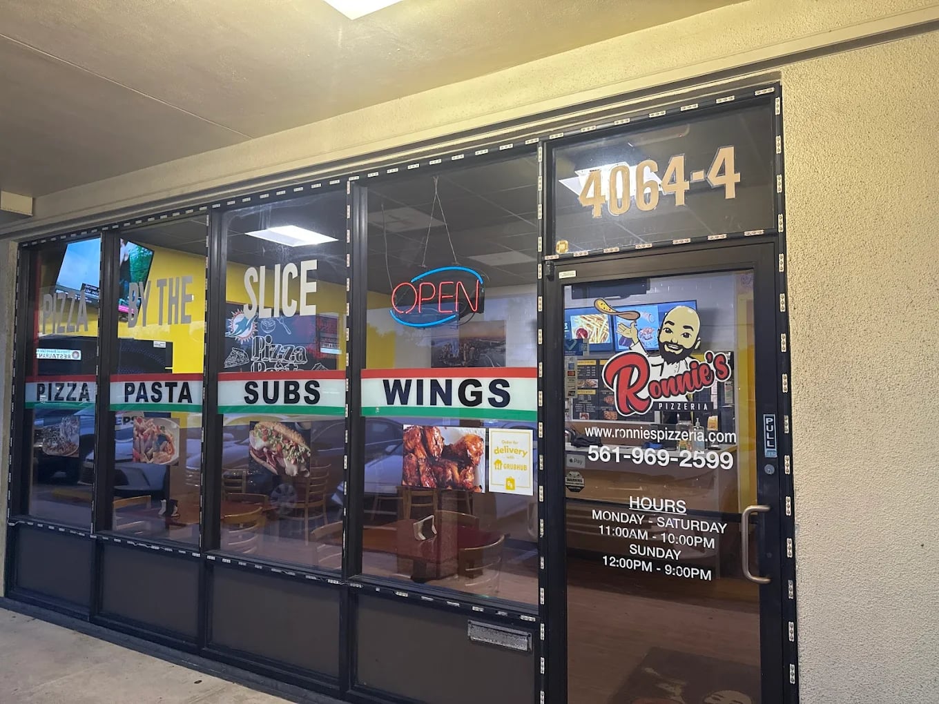 Ronnie's Pizzeria in Palm Springs